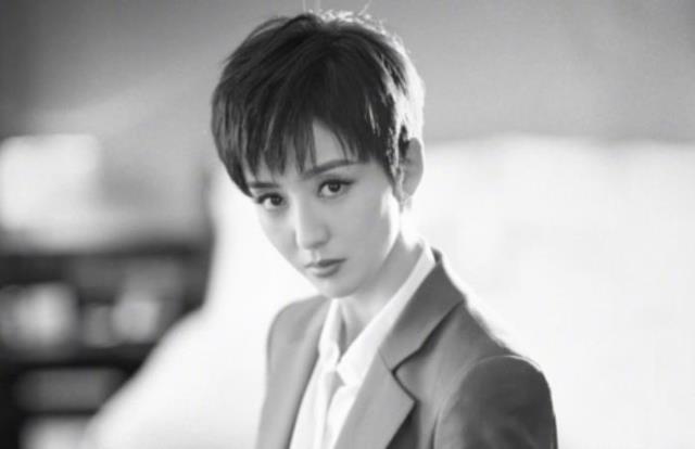 佟丽娅痛哭，36岁女神佟丽娅因主持春晚崩溃痛哭(15)
