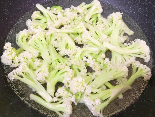 培根肉的家常炒菜（家常培根肉炒有机花菜）(6)