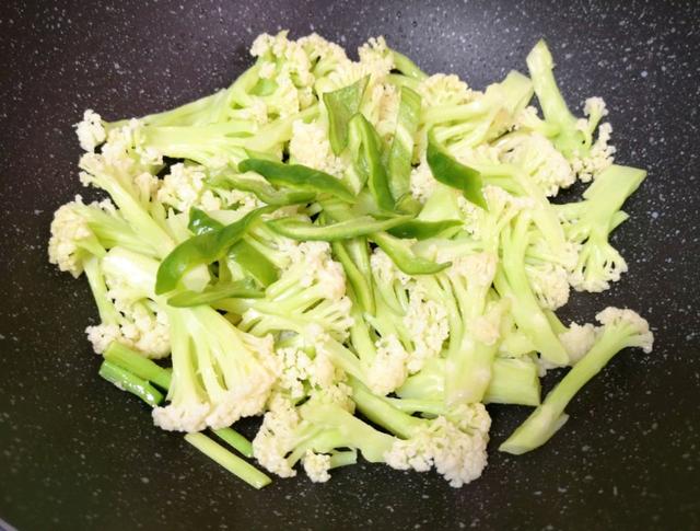 培根肉的家常炒菜（家常培根肉炒有机花菜）(10)