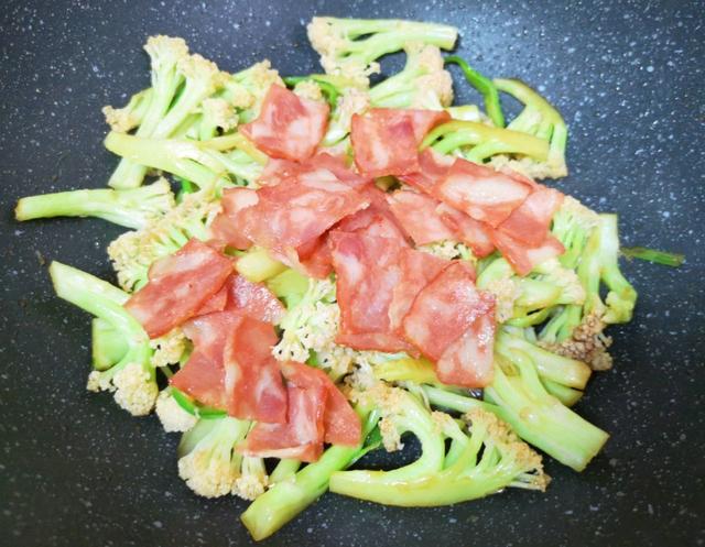 培根肉的家常炒菜（家常培根肉炒有机花菜）(12)