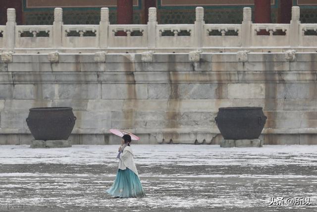 北京古韵古装摄影（2022第一场雪中的故宫实录）(8)