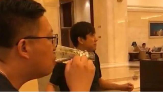 解晓东的现状（52岁解晓东罕露面）(1)