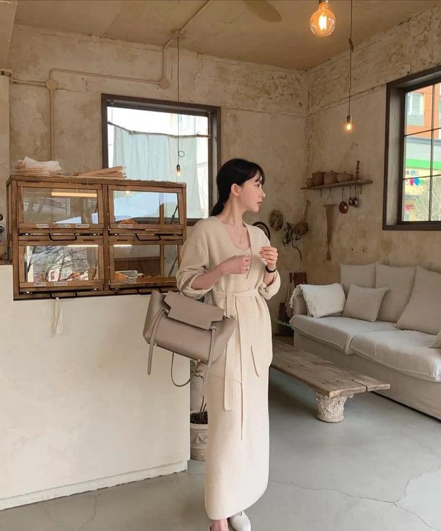 春天穿什么衣服合适（适合春天的几组服装搭配）(4)
