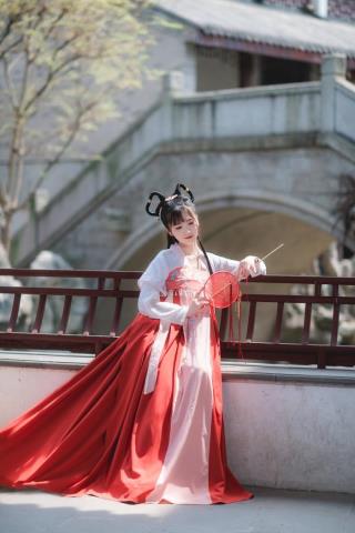 胸大穿什么样的汉服（怎么根据自己的体型选汉服呢）(2)